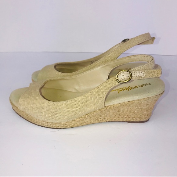 naturalizer wedge heels